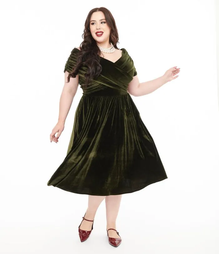 Plus Size 1950s Olive Green Shirred Velvet Swing Dress DressesPlus Unique Vintage Pocket Dresses Plus Size 1950s Olive Green Shirred Velvet Swing Dress DressesPlus Unique Vintage Pocket Dresses