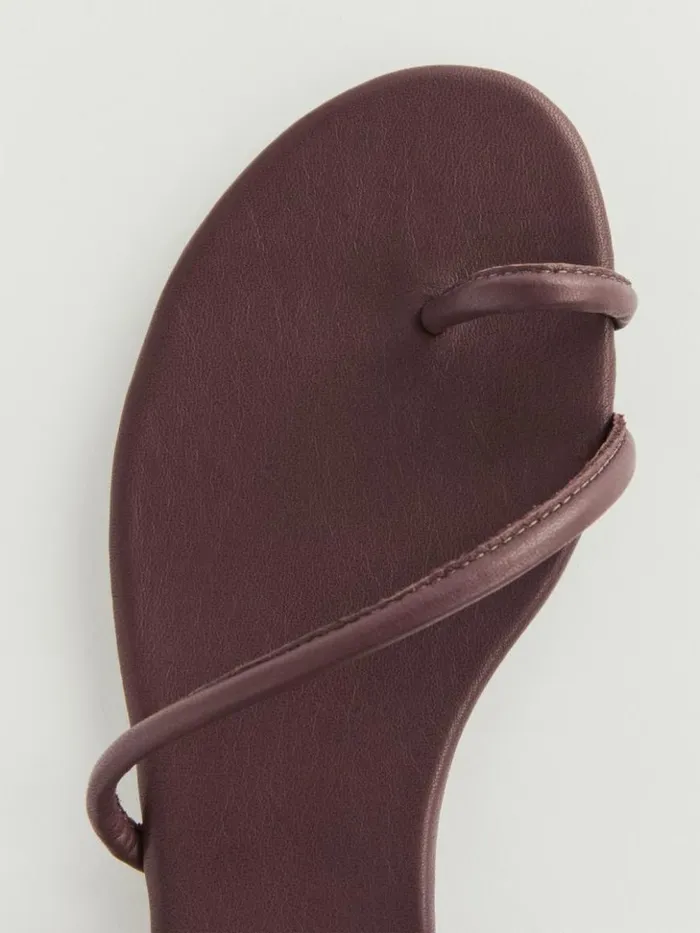 Shoes The Reformation Ludo Toe Ring Strappy Flat Sandal Chestnut