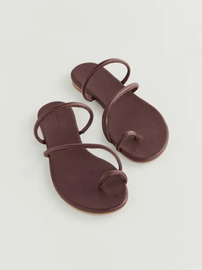 Shoes The Reformation Ludo Toe Ring Strappy Flat Sandal Chestnut
