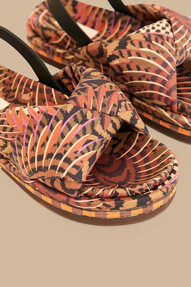Women Caramel Macawmouflage Puffy Flat Sandal Macawmouflag Caramel FARM Rio Sandals Women Caramel Macawmouflage Puffy Flat Sandal Macawmouflag Caramel FARM Rio Sandals